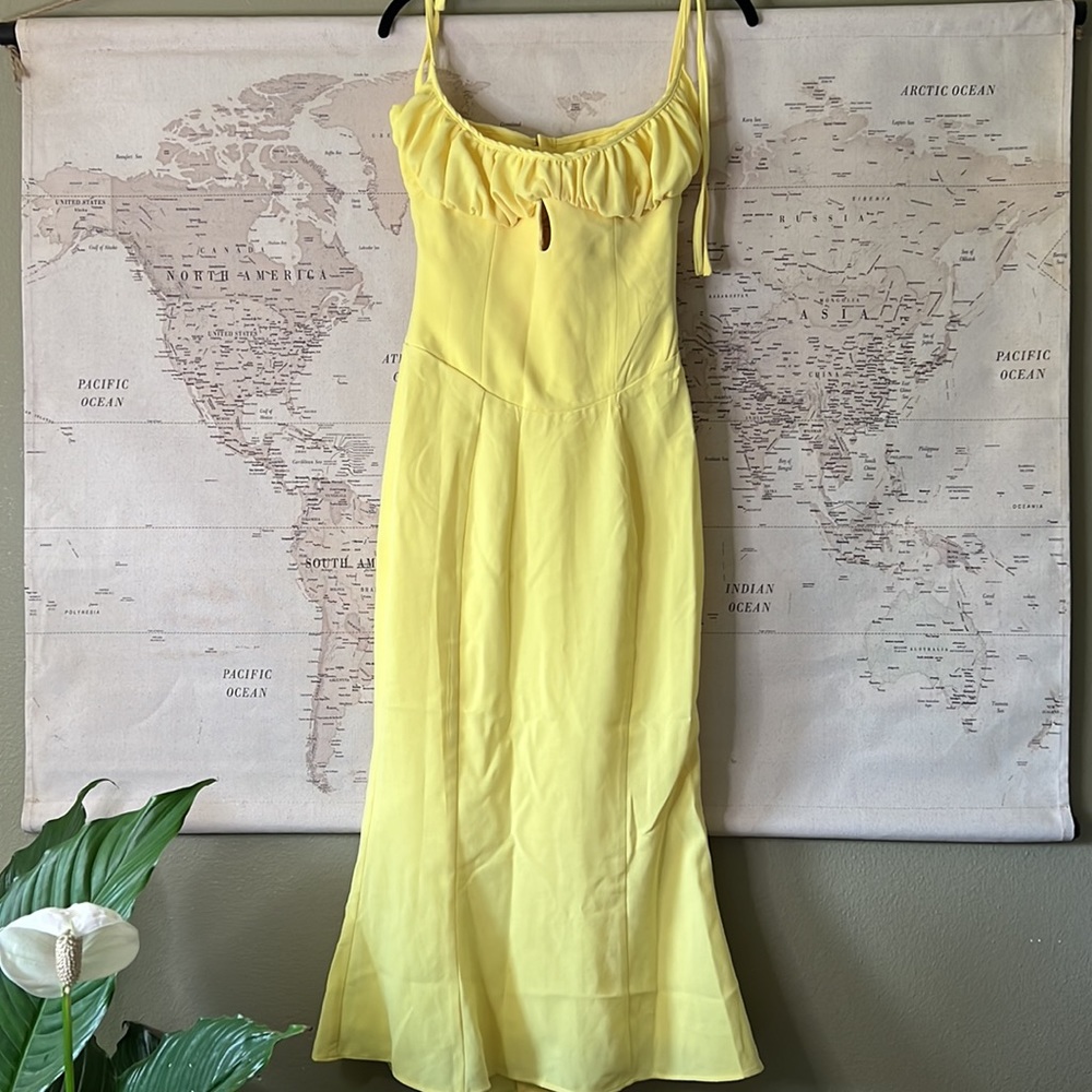 House of CB ‘Soren’ Buttercup Cutout Mermaid Midi  NWOT - Picture 8 of 9